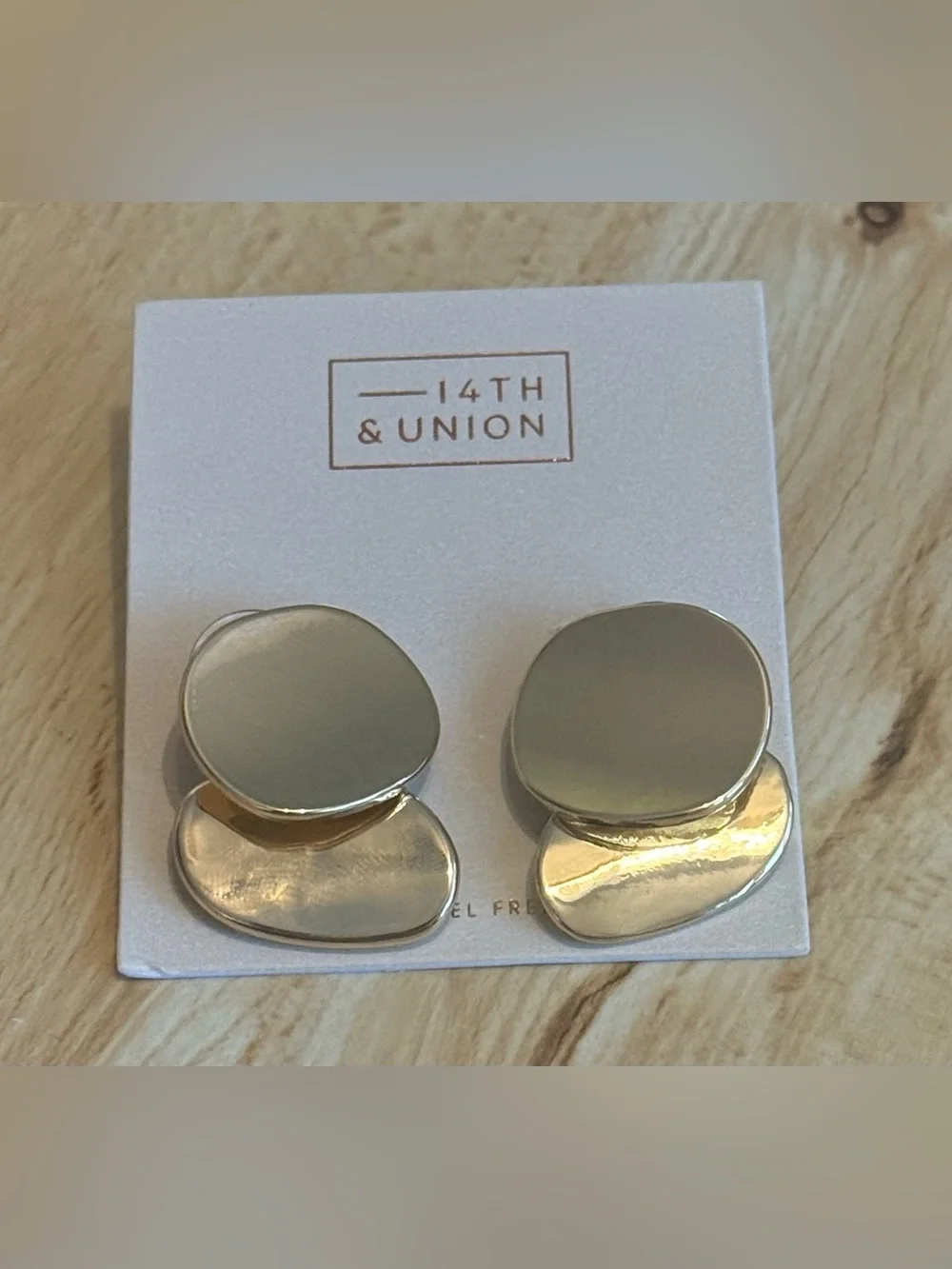 14th & Union. Double Oval Shakey Stud Earring. Gold.